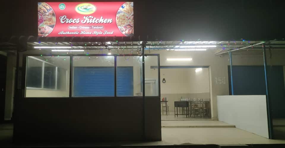 Restaurant crocs 2025